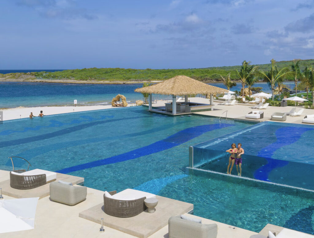 Sandals Royal Curacao Dos Awas