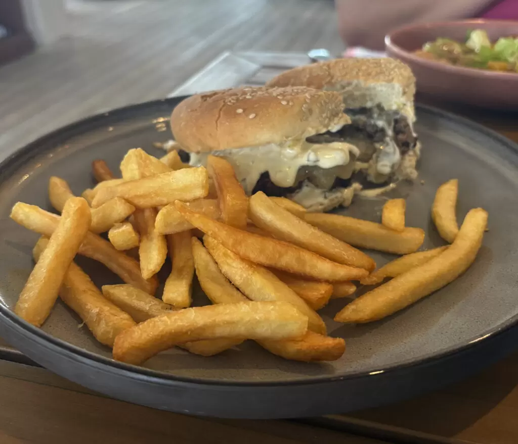 Relaxed Dining at the Aralia House