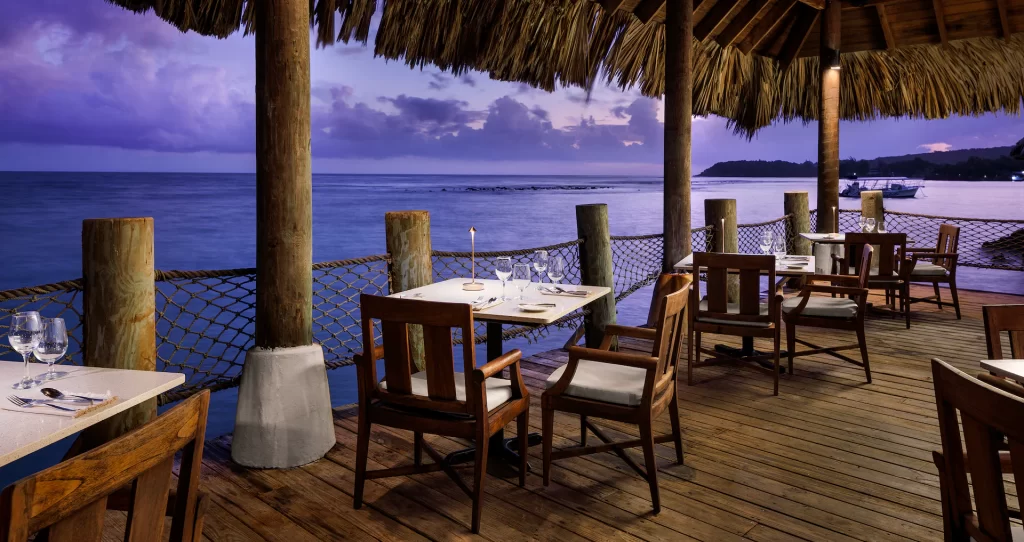 Kelly's Dockside Bar and Grill Sandals Ochi